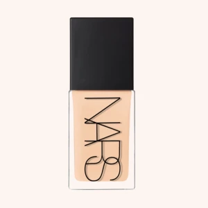 Nars foundation - Säljer denna nars foundation i färgen punjab då jag beställde fel färg, den är helt oanvänd och har inte ens öppnat förpackningen💓 ordinarie pris är 635kr men jag säljer den för 500kr🥰