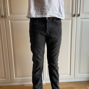 Jack & Jones - Mike - Oanvända jeans, storlek 30/32. Nypris 599.95kr, säljes för 300kr eller högstbjudande  Kommer från rök- och djurfritt hem