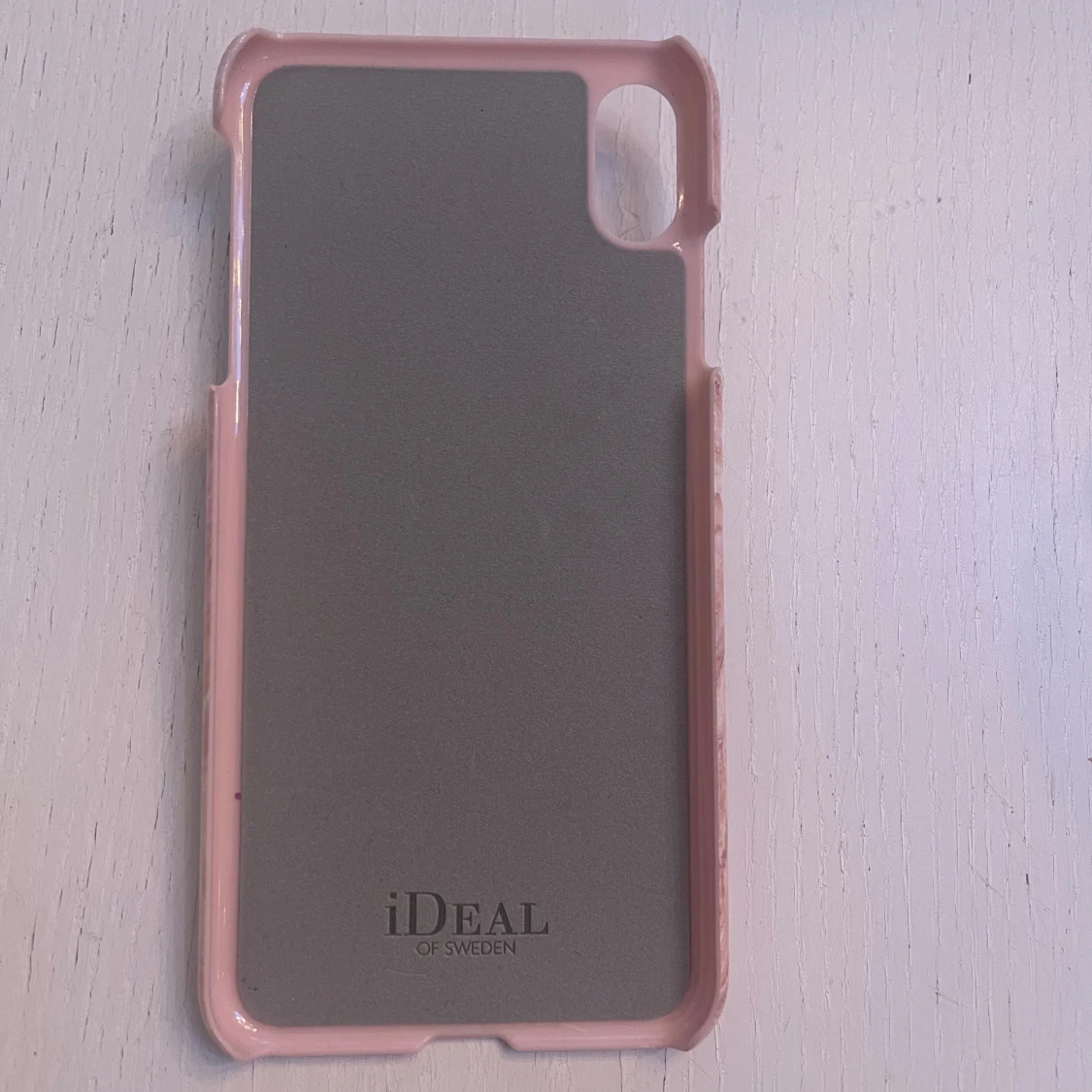 Rosa mobilskal till IPhone xs från Ideal Of Sweden.  - 90