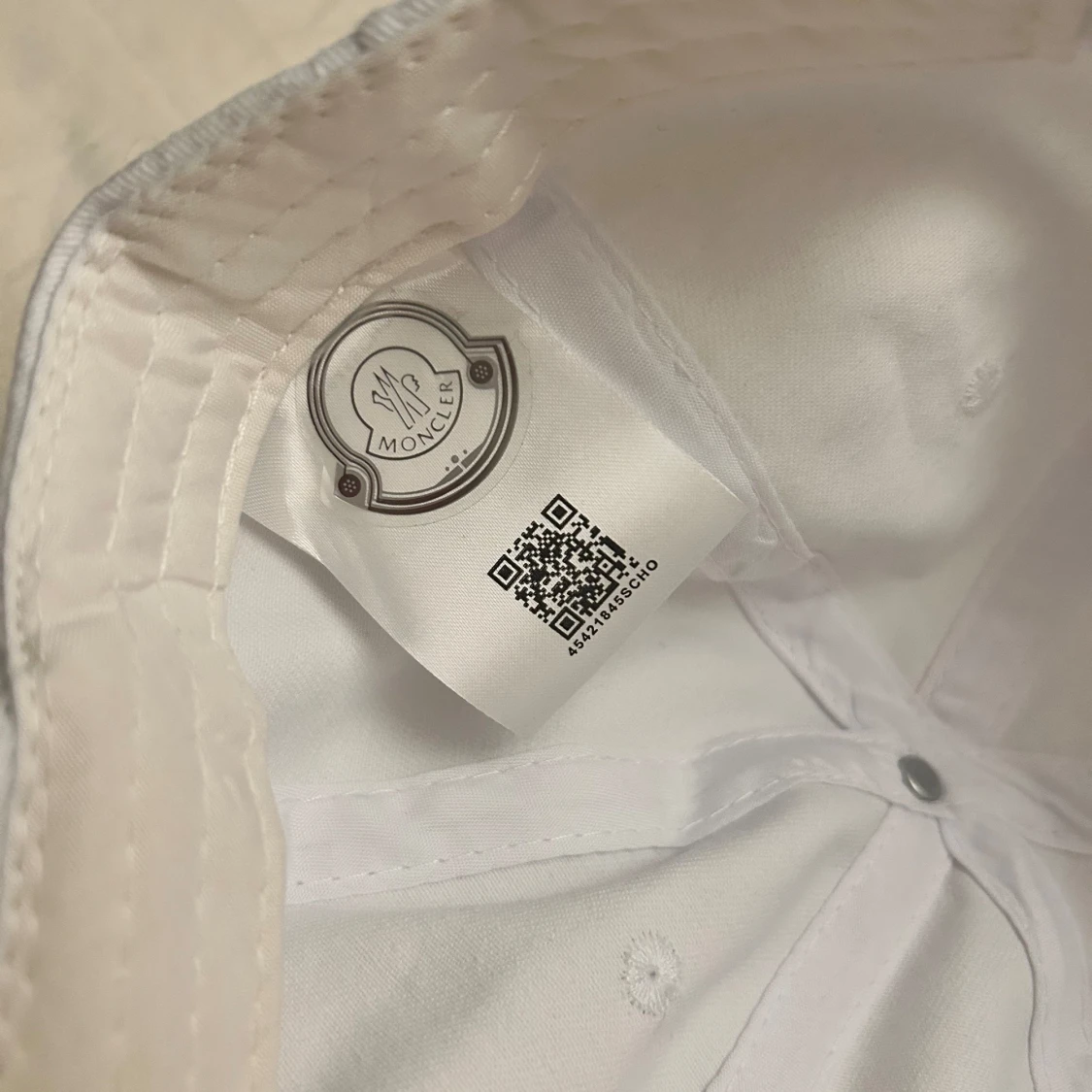 Vit keps från Moncler - 91