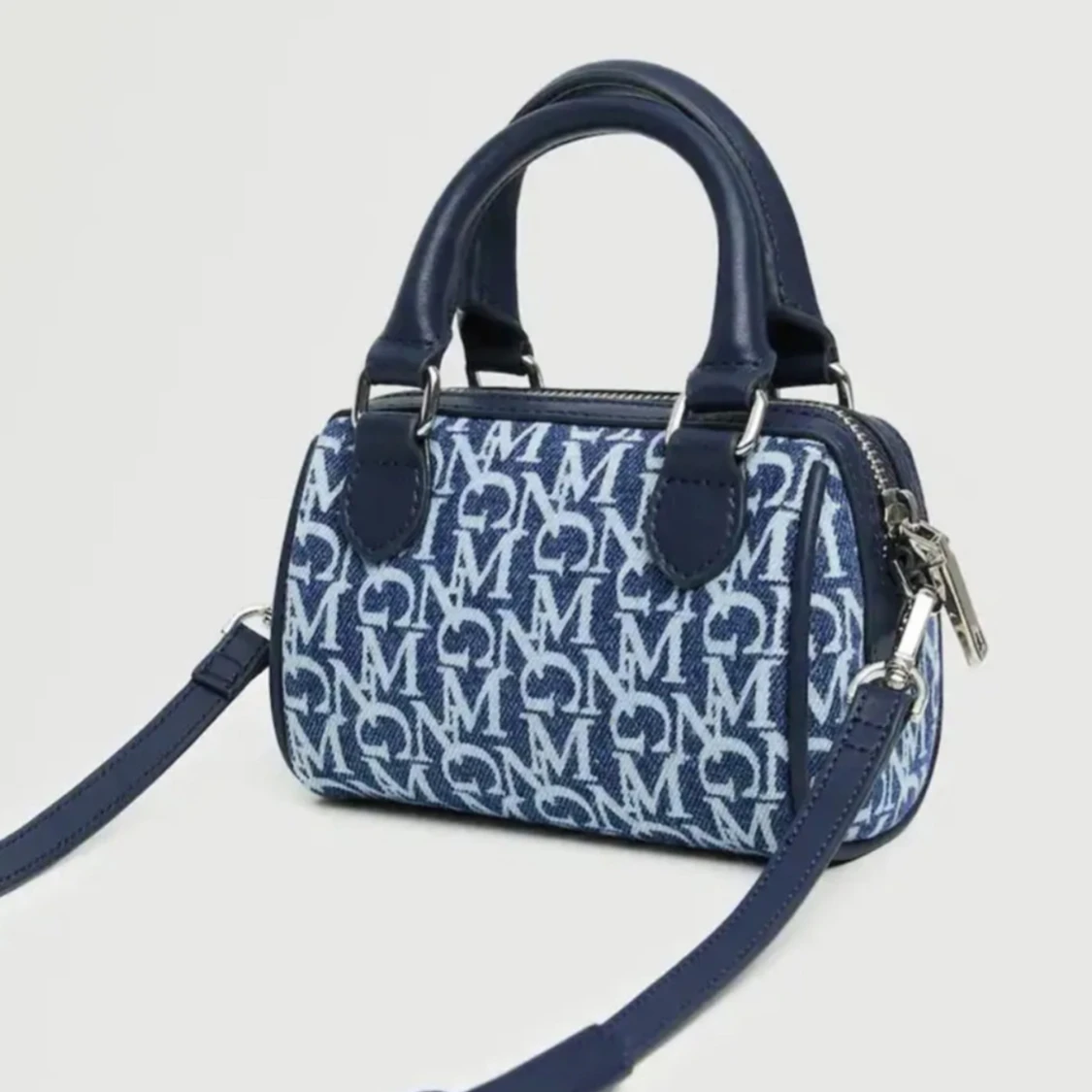 Liten blå handväska