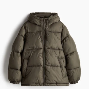 vinterjacka  - säljer pga den ej kommer till användning längre! priset kan diskuteras!