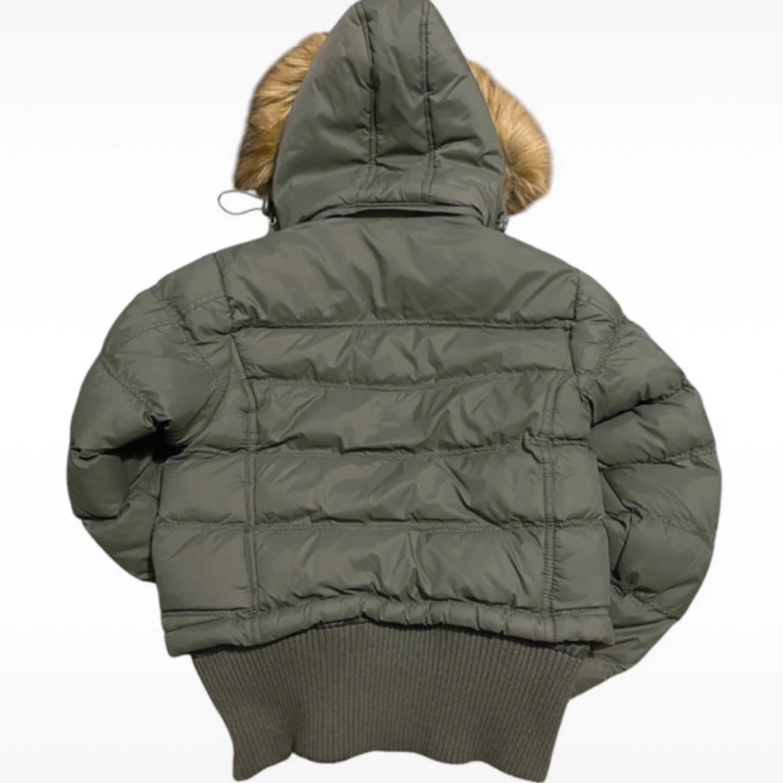 Grön dunjacka med pälskrage - 90