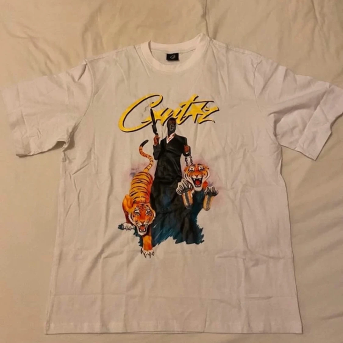 Vit & Svart Corteiz T-shirt – Storlek M och S – 349 kr