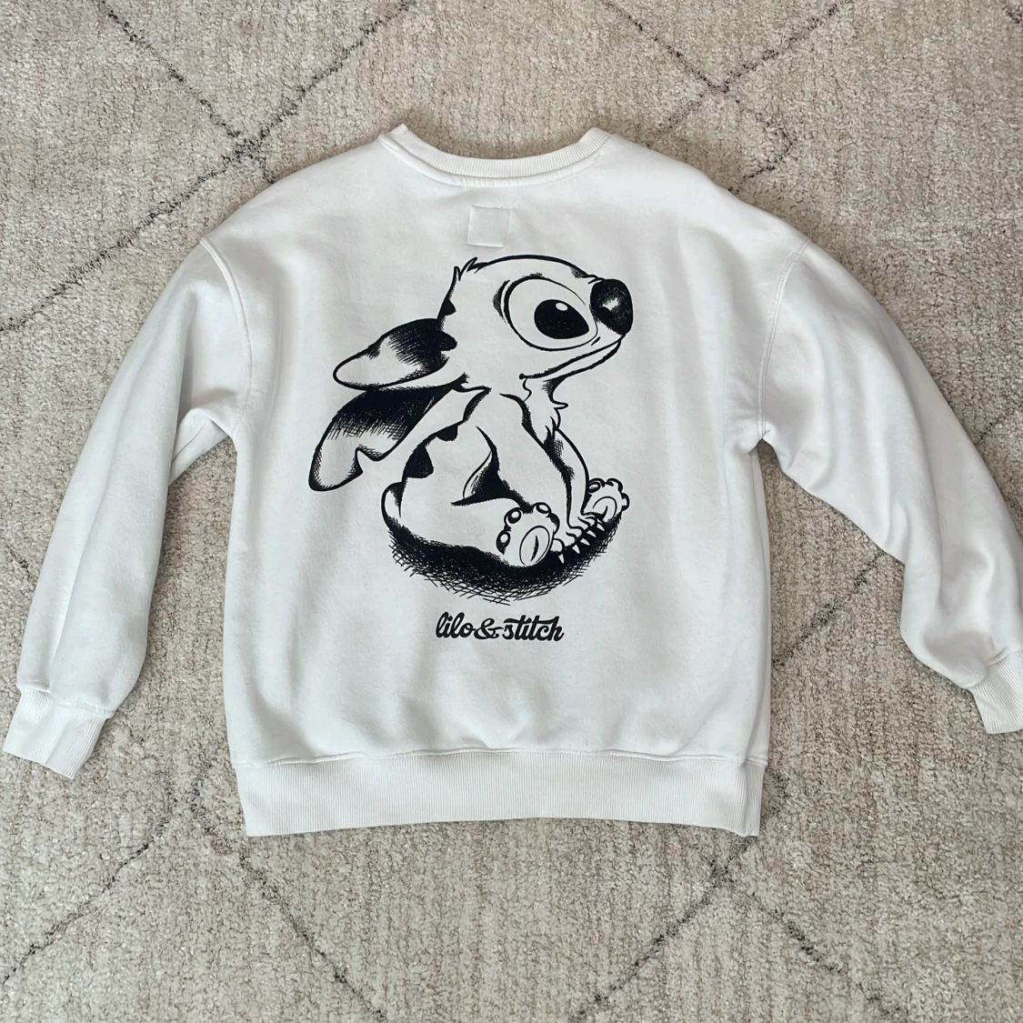 Vit tröja med Stitch från Zara - 90