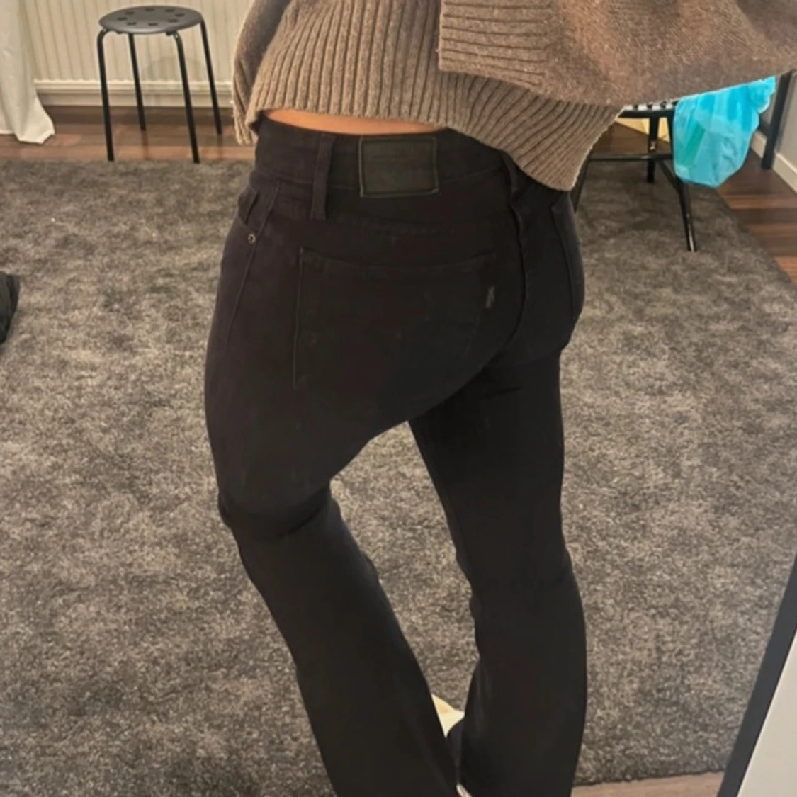 lågmidjade bootcut jeans