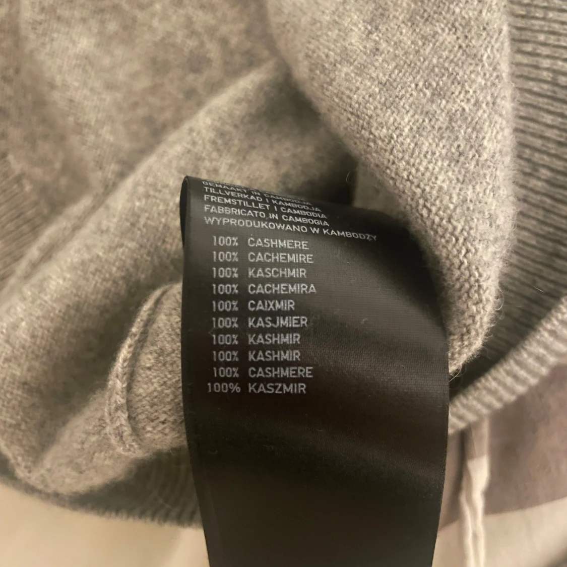 Grå kashmirtröja från Uniqlo - 92