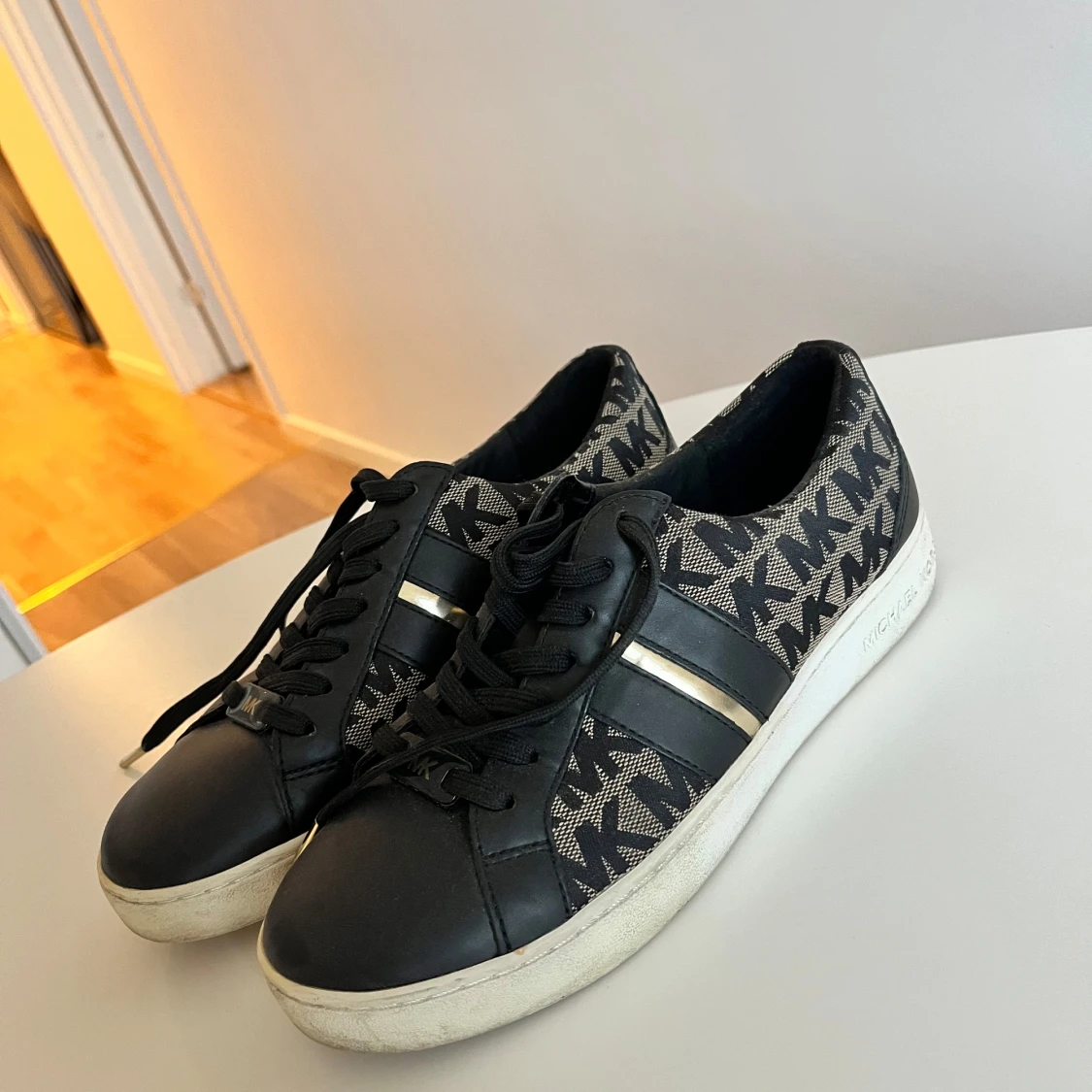 Svarta sneakers från Michael Kors