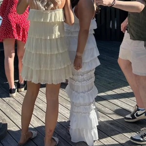 Klänning  - Jättefin klänning från hm. Använd endast en gång. Helt slutsåld.