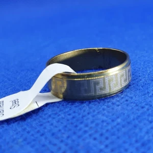 Ring st 20 - Ring stainless steel storlek 20 oanvänd. ✨️Titta igenom alla mina upplagda och köp fler saker i bundle för att spara på frakten och få allt du köpt i ett och samma paket✨️