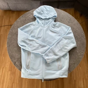 Nike tech nocta  - Size M  1500 för hela sättet eller 800 per del