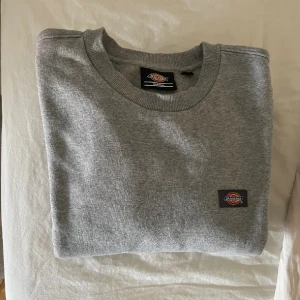 Sweatshirt - Lite oversize tjocktröja, knappt använd!❤️