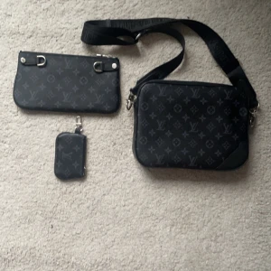 Lv trio bag  - Jag säljer nu min lv trio bag har knappt använt den så den är i ny skick 