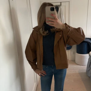 Skinnjacka - Sjukt fin jacka i läderimitation💕 sparsamt använd 