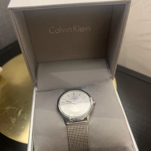 Calvin Klein Watch  - Silver klocka sjukt stilren och fin. 