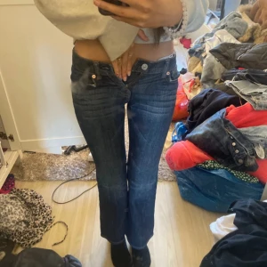 Lågmidjade jeans st 146 Barnstorlek  - Jätte fina oanvända jeans i Barnstorlek jag är 155 och de är lite för korta för mig  