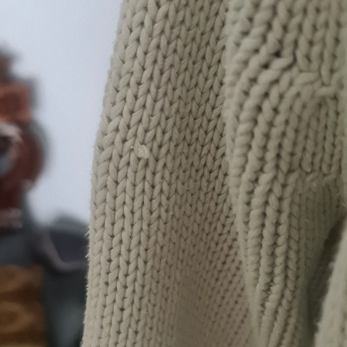 Stickad tröja vit XS - 92