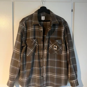 Polar sjorta/jacka - Nyskick inga fel på den. Nypris: 800kr Typ aldrig använd 