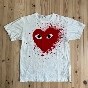Comme des Garcones t shirt - CDG t shit Heart logo blood splatter 10/10 condition