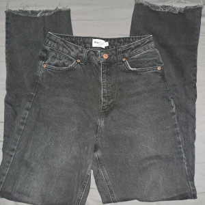 NA-Kd jeans  - Svarta högmidjade jeans, straight-fit