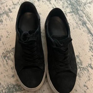 Axel arigato  - Köpte ett par nya så har ingen användning för de 