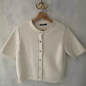 Kofta - Jätte söt kofta från Gina tricot aldrig använd💗💗❤️