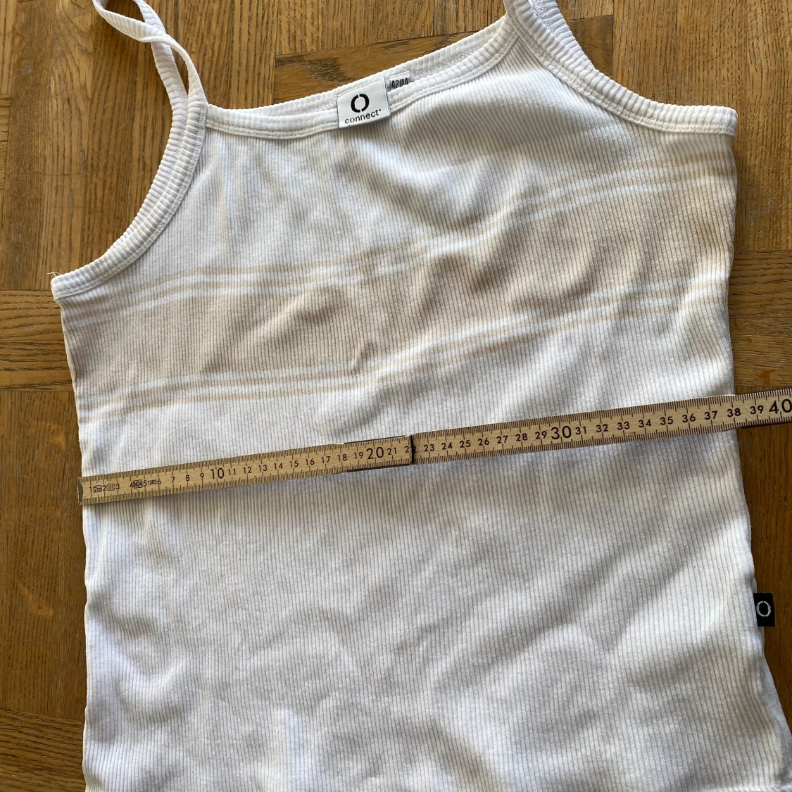 Vit ribbad linnetopp från Connect - 90