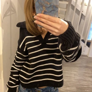  Virkad tröja💗 - En varm virkad tröja, typ aldrig använd