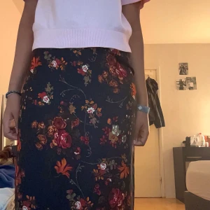 Maxikjol  - Maxikjol. Bra skick. Höstig. Oklar storlek.😊