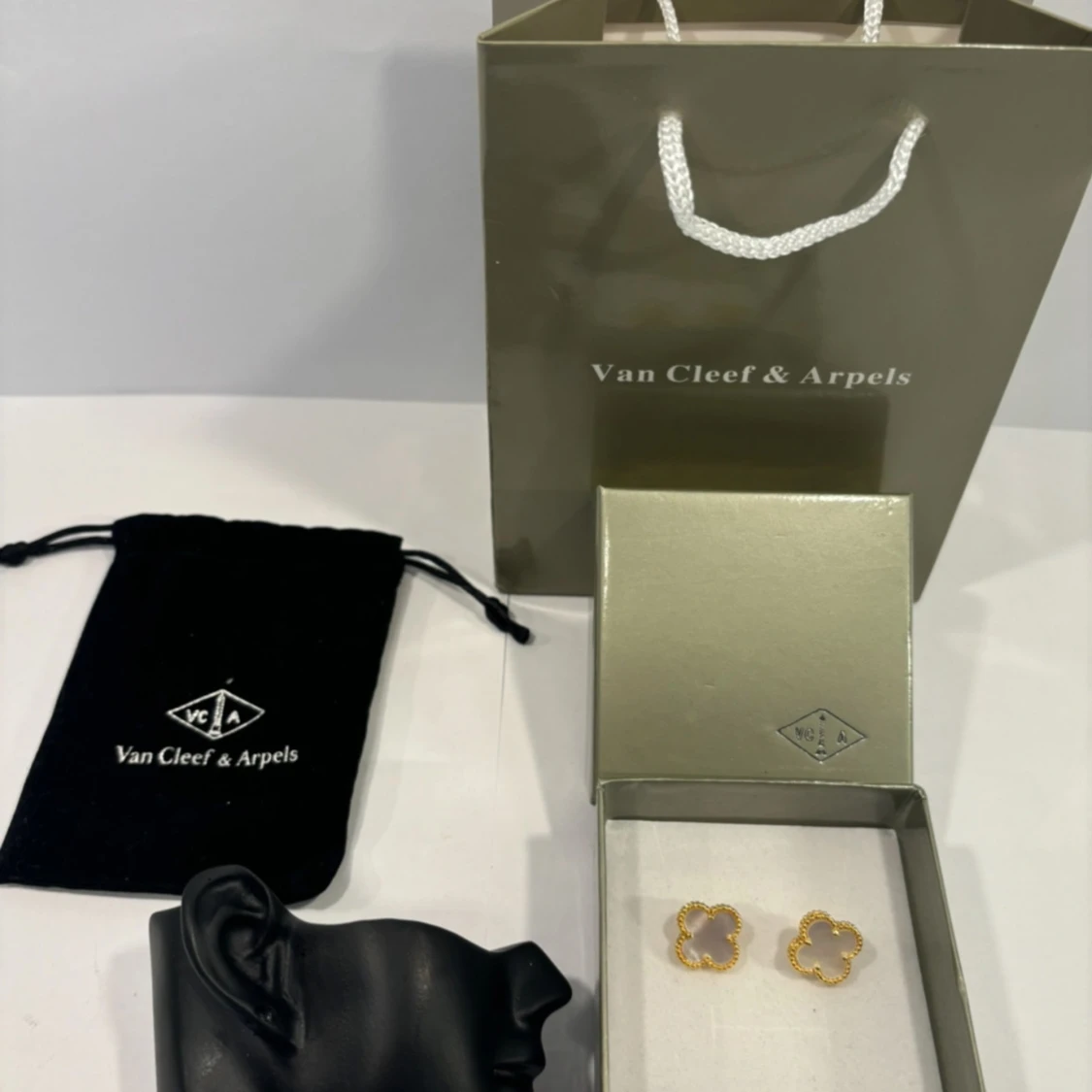 Van Cleef & Arples Örhöngen - 93