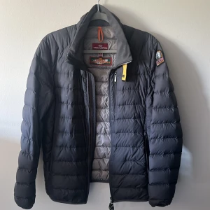 Parajumpers jacka  - Säljer denna snygga parajumpers jackan i gott skicka utan några defekter. Priset ej satt i sten. Mvh, Ben