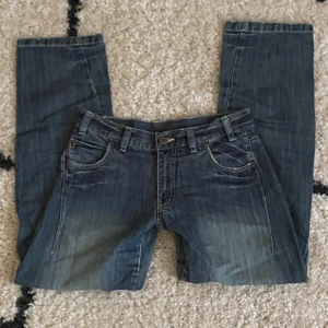vintage jeans - inga defekter, aldrig använt endast testade💗