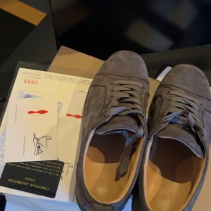 Loubs  - Är använda 1/2 år sålde de inan var försmå för parsonen så säljer de igen är  bra skick  