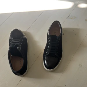 Lanvin skor - Storlek 41 men passar 42 9/10 skick Jag kan byta mot ett par philipe model eller Valention open skor