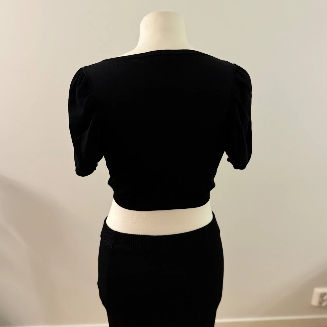 Svart klänning från Fashion Nova - 91