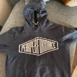 Peak performance hoodie - Bra skick, 9/10 använd fåtal gånger storlek S
