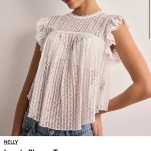 Nelly blus  - Super fin blus, använd max 3 ggr och i nyskick💕