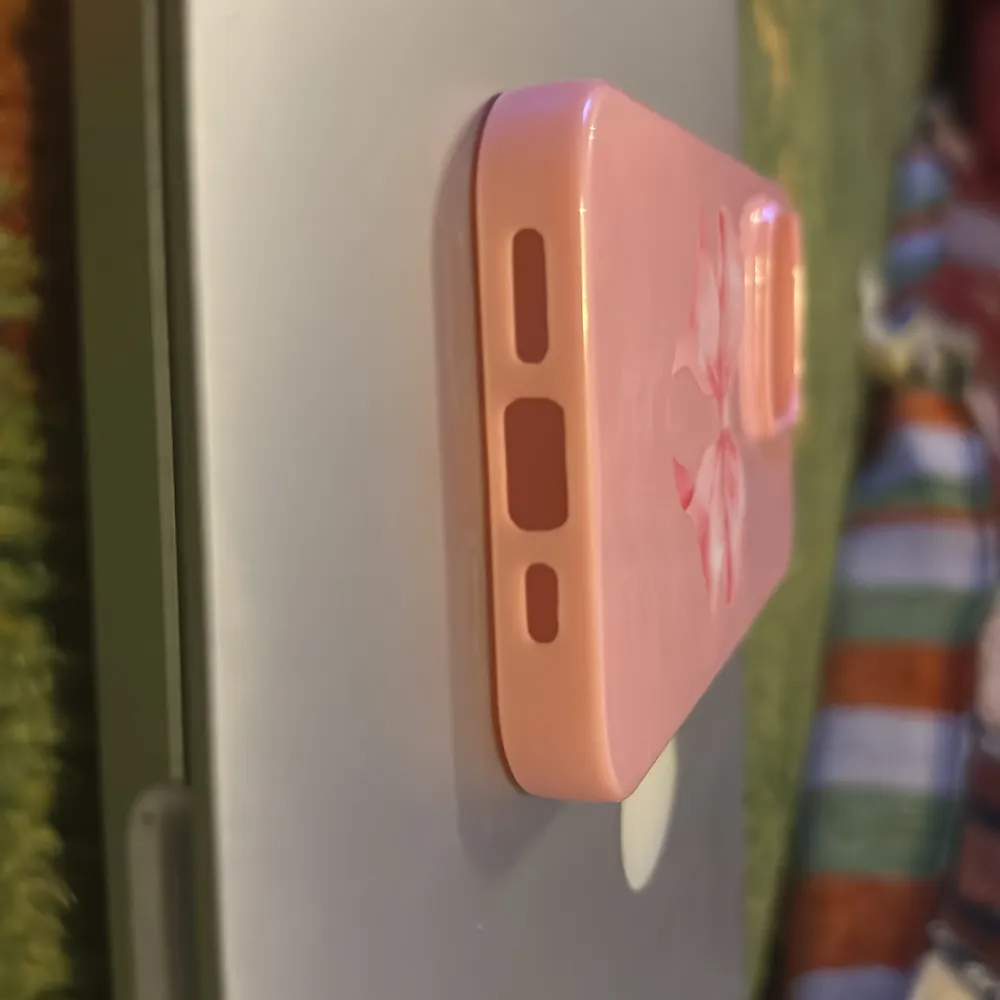 Fin rosa mobil skal för iphone 15 pro från shein❤️. Övrigt.