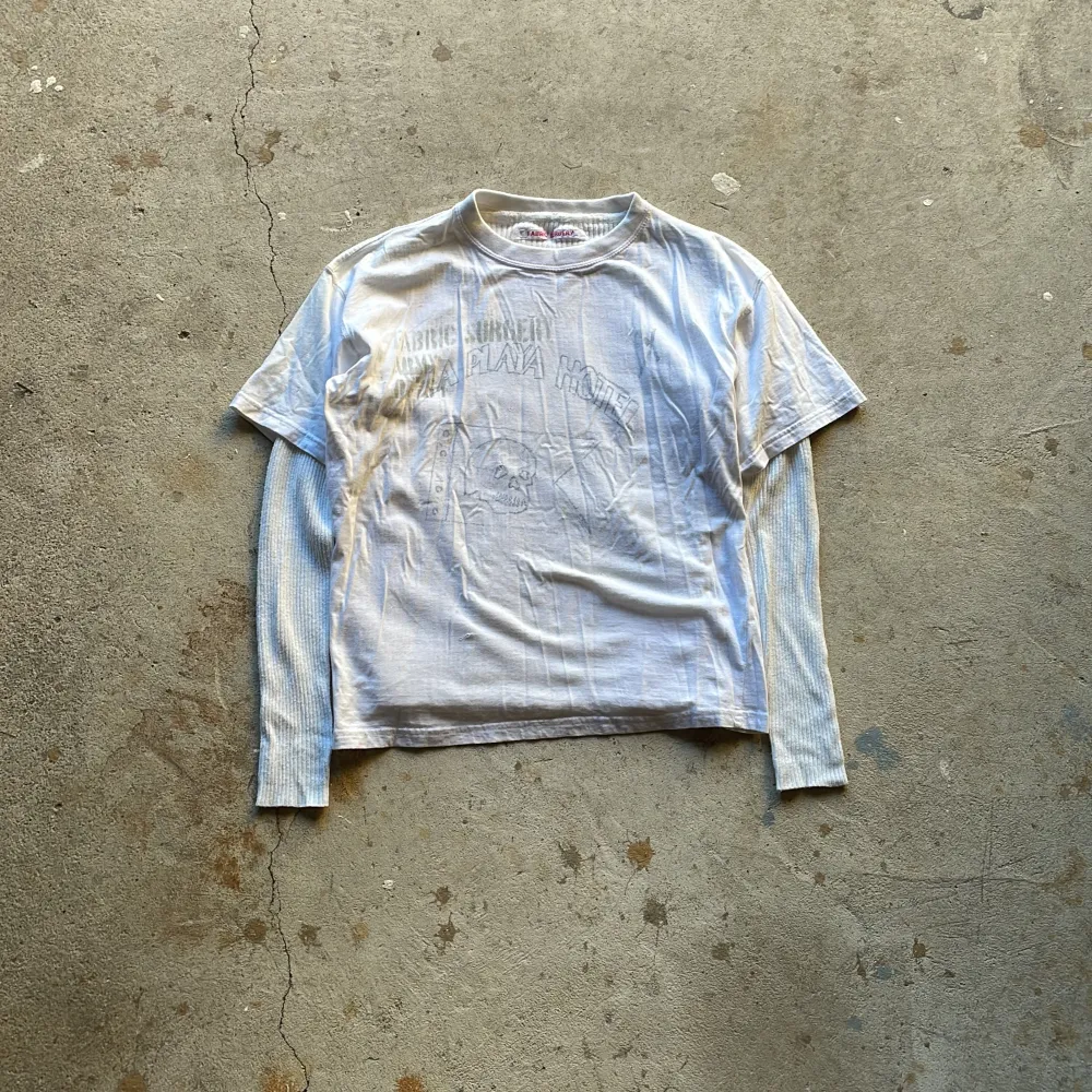 Distressed Layered longsleeve. Vintage skick utan flaws. . T-shirts.