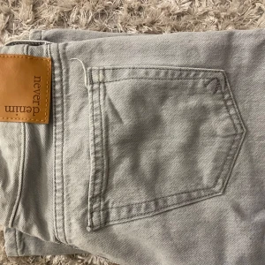 Jeans  - Low waist straight jeans från Bikbok, för långa för mig som är ungefär 165💗waist 25 length 32🥰