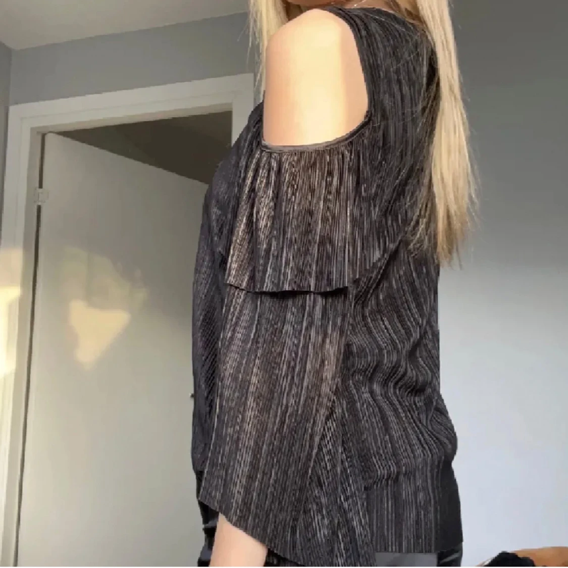 Tröja med öppna axlar - 90