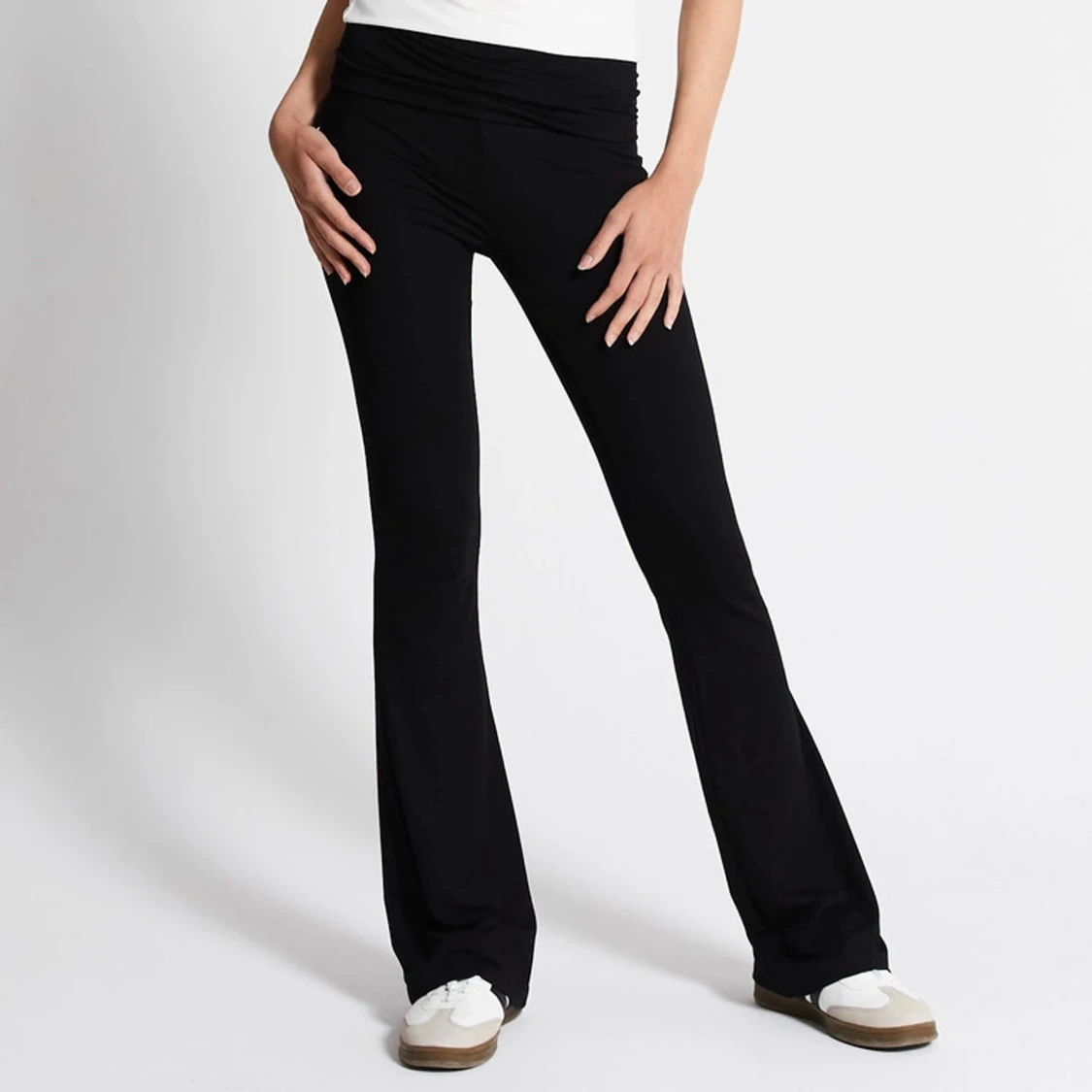 Svarta bootcut byxor - 90