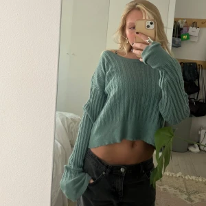 Stickad tröja  - Turkos stickad tröja, märket och storleken har tvättats av men skulle säga att tröjan är en xs 