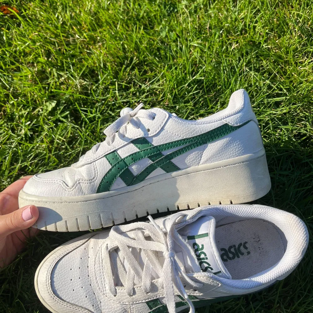 Fräscha Asics skor, perfekta nu till hösten 😍. Skor.