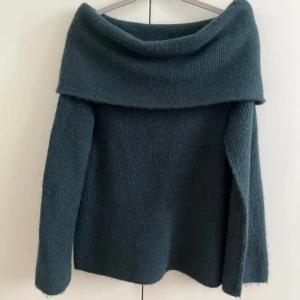 Off shoulder jumper - New 