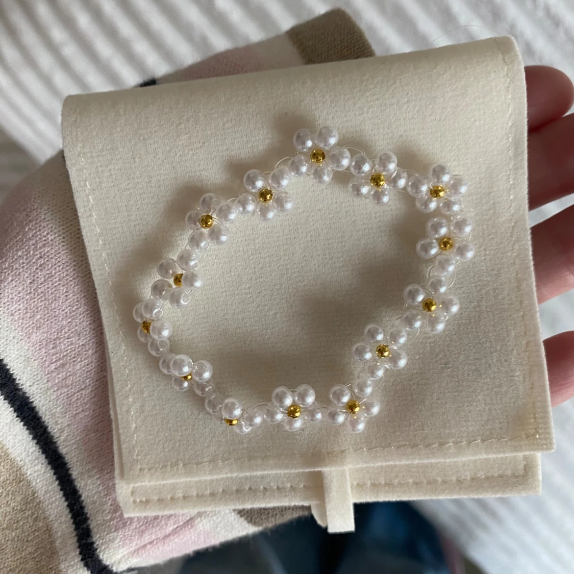 Pärlat armband med blommor  - 92