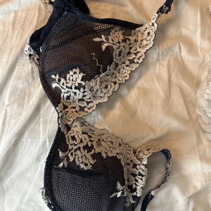 Intimissimi bh - Säljer denna intimissimi bh som nästan aldrig är använd.