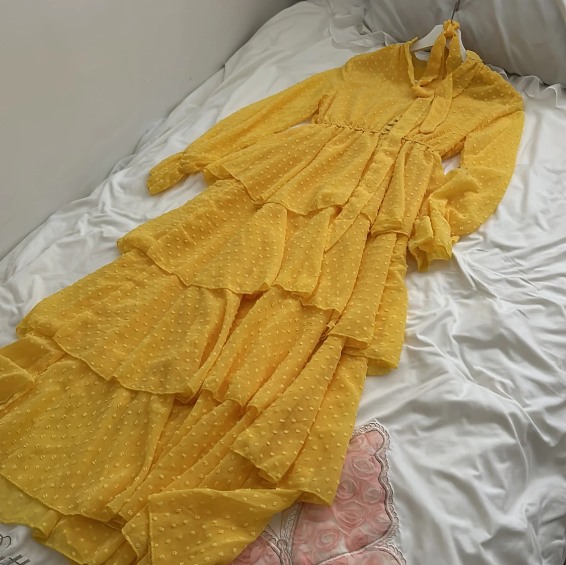 Gul långklänning med volanger - 90