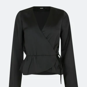 BikBok blouse - BikBok blouse. Never used, tags on. Original price 40€, didn’t fit me that’s why I’m selling