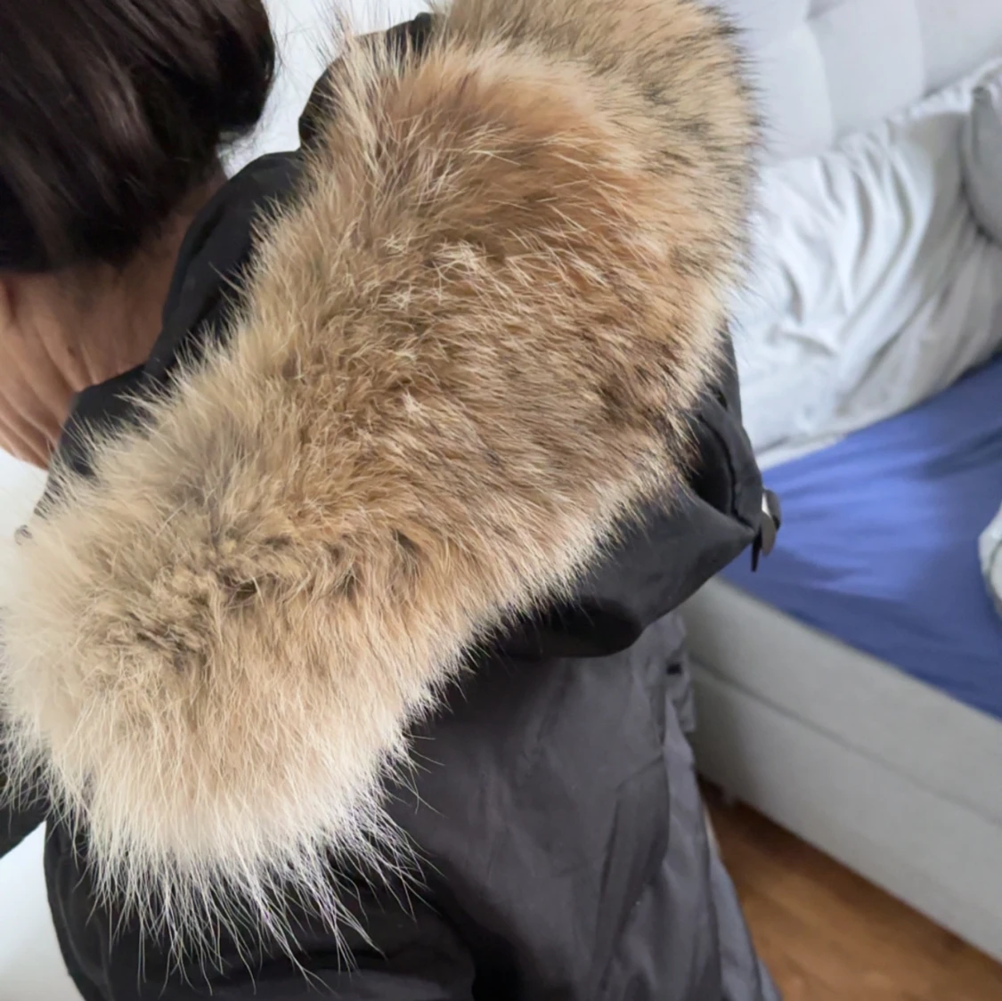 Svart dunjacka med päls från Canada Goose - 3